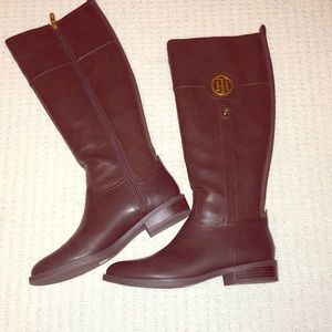 Walk into Fall: Tommy Hilfiger Brown Leather Boots